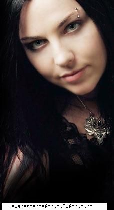 cea mai the best!e o soooooper girl !! imi place cum arata,are cea mai tare voce..omg c na-sh da sa