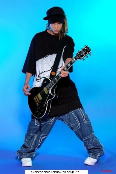 ToKiO HoTeL - ToM KaULiTz -ChITaRa -18 AnI -iNaLtZiMe 1,80 -kG - Muzica